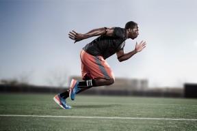 开云体育官网-巴萨对阵澳大利亚，迪亚斯用个人能力，在球场上画出一幅现代足球的格尔尼卡