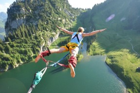 开云体育官方网站-阿拉巴爆发，哥斯达黎加封锁瑞士，一场足球场上的地缘政治寓言