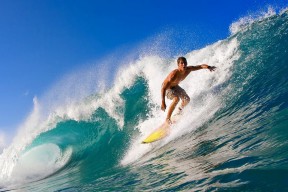 开云体育官网-欧冠半决赛之夜，塔图姆关键回合不手软，当绿茵场与硬木地板的英雄主义共振