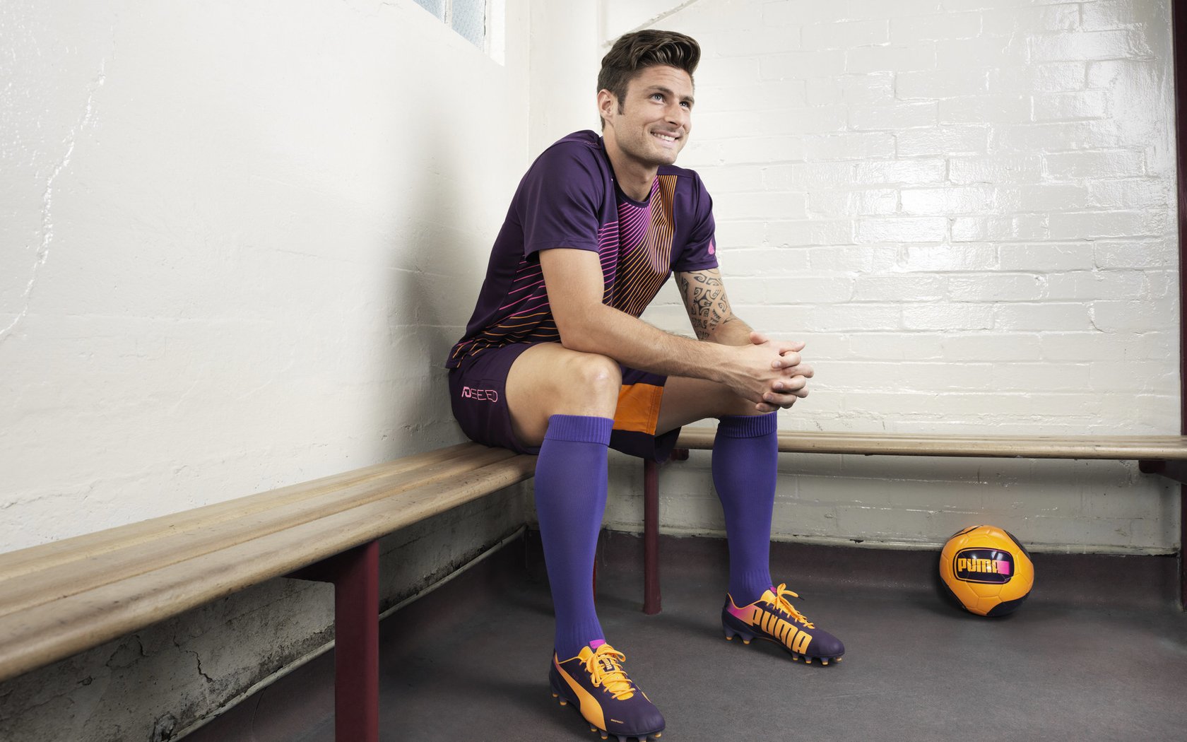 湖人防守锁死尼克斯，当篮球铁壁遇上英超锋刃，西亚卡姆如何跨界接管？